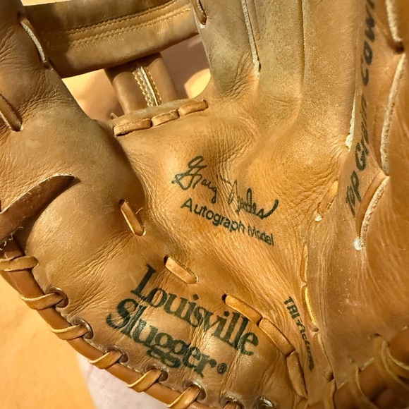 Louisville Slugger Brown Baseball Glove - Picture 3 of 6
